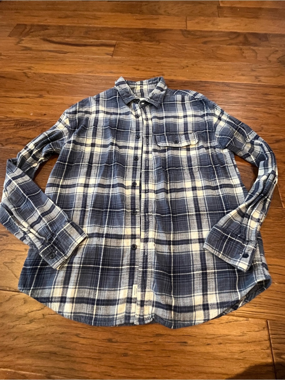 American Eagle Outfitters Navy and White Plaid Button-Down Flannel Shirt SZ Med
